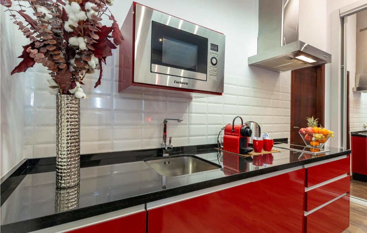 Apartamento Amazing In With Kitchen